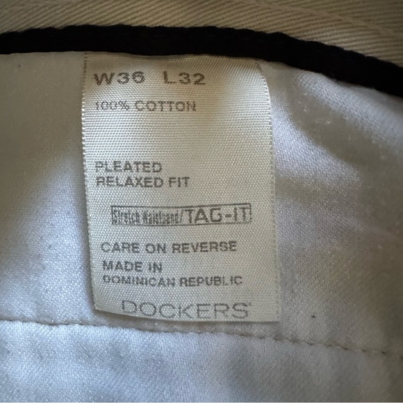 Dockers Men’s Pleated Khakis W36 L32 – 100% Cotton Business Casual Pants - Picture 5 of 7